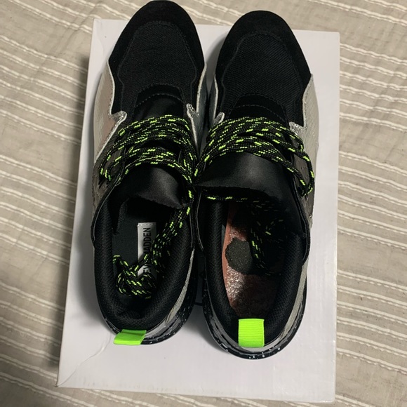 Men’s Steve Madden sneaker - Picture 5 of 10